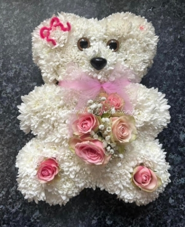 Fresh flower teddy tribute, suitable for children
